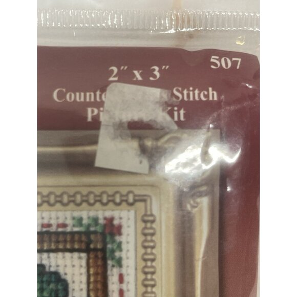 Design Works Christmas Wreath Gifts counted cross stitch picture kit 2” x 3” New - Picture 4 of 4